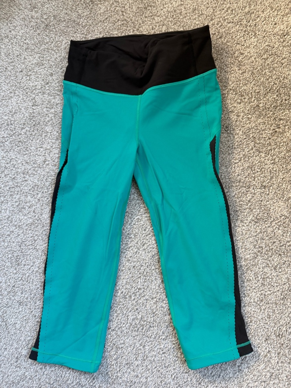 lululemon athletica Turquoise and Black Capri Leggings